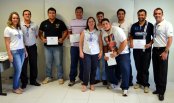 Entrega do certificado de conclusão aos alunos da 6ª Turma do curso teórico de Piloto Comercial em Itápolis.